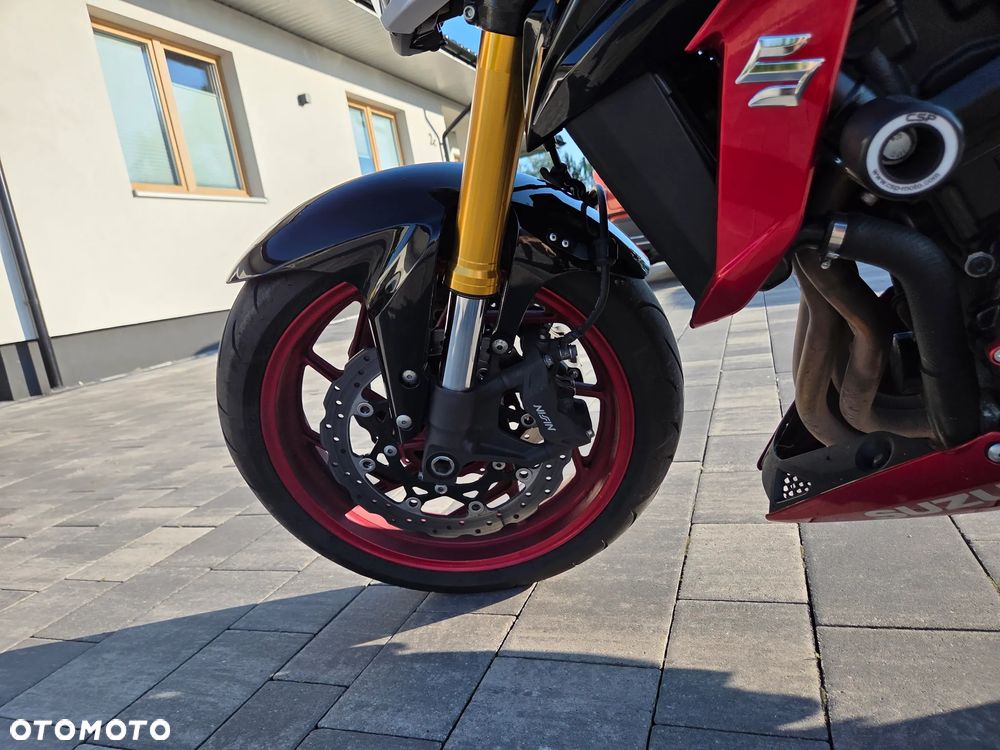 Suzuki GSX - 8
