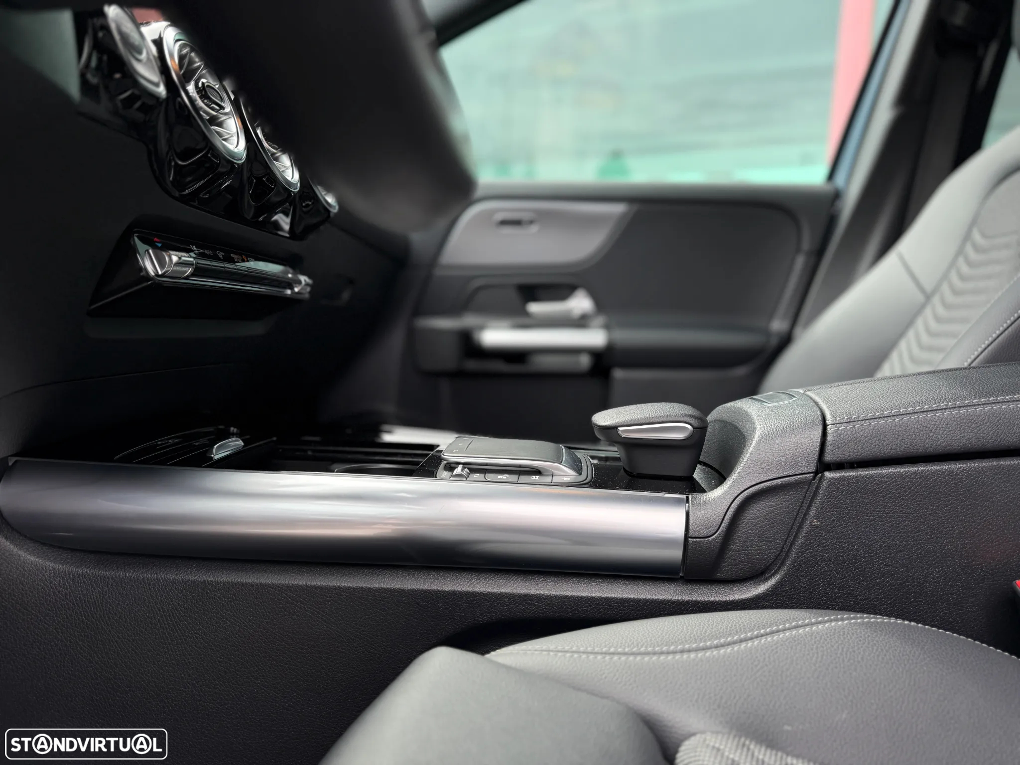 Mercedes-Benz GLA 180 7G-DCT Progressive - 17