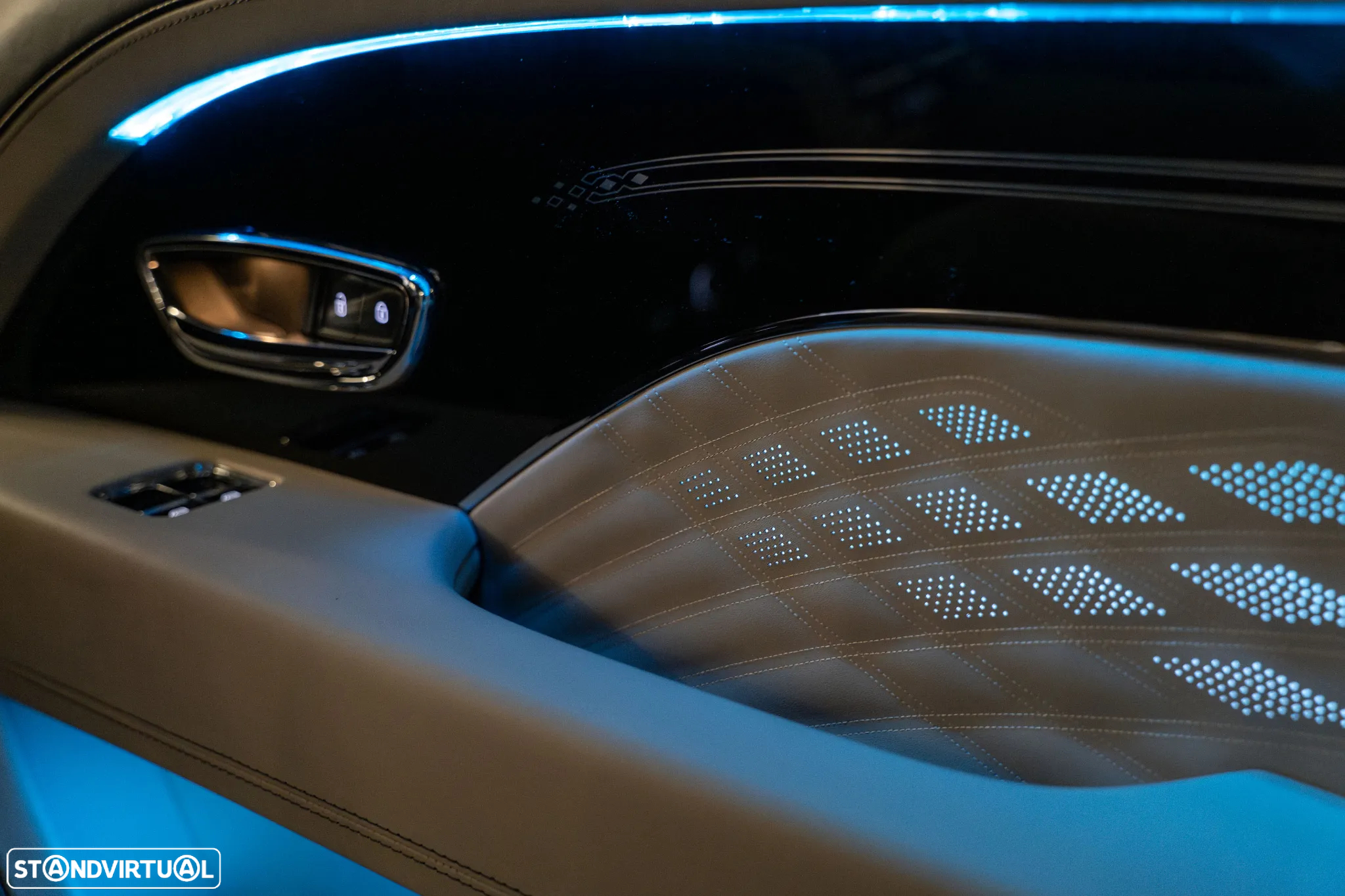 Bentley Bentayga EWB V8 Azure - 21