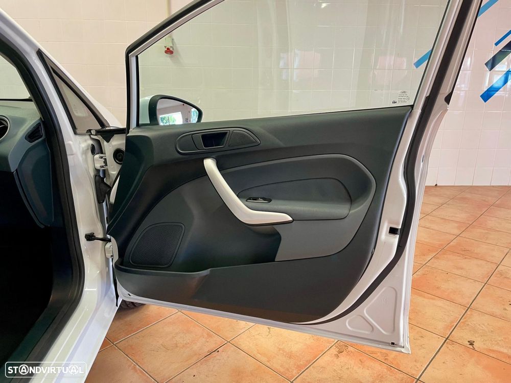 Ford Fiesta 1.4 Titanium Aut. - 34