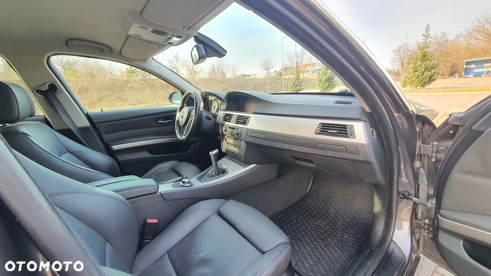 BMW Seria 3 325i - 34