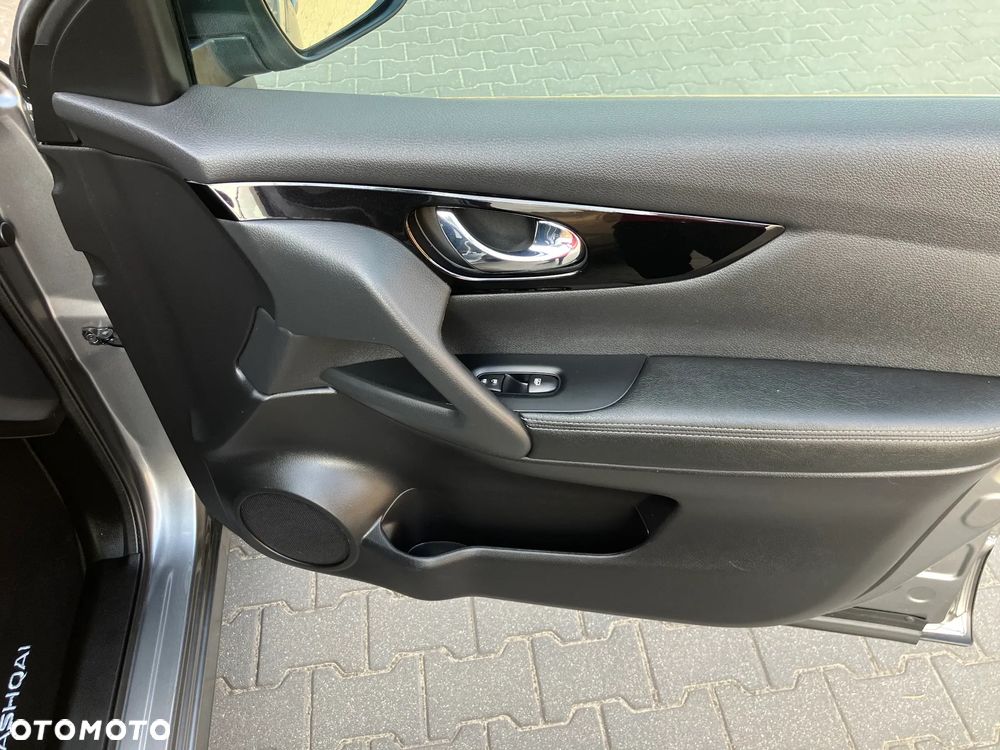 Nissan Qashqai 1.3 DIG-T N-Connecta EU6d - 32