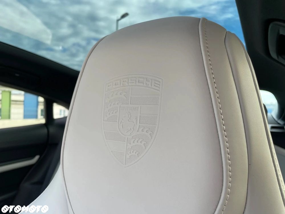 Porsche Taycan Performance Plus - 26