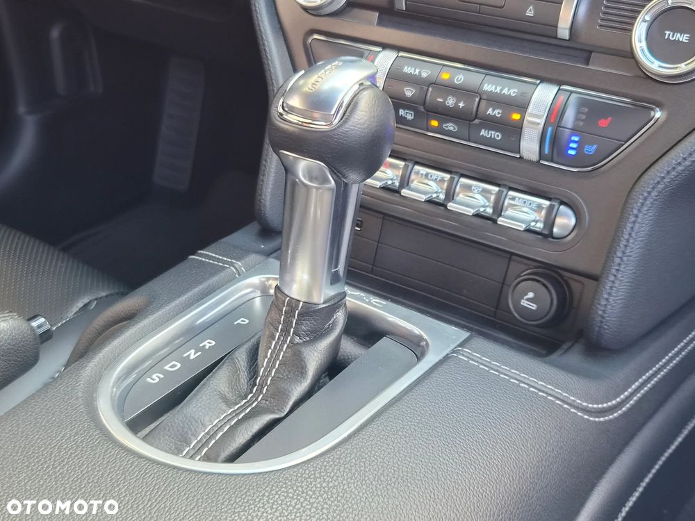 Ford Mustang - 24