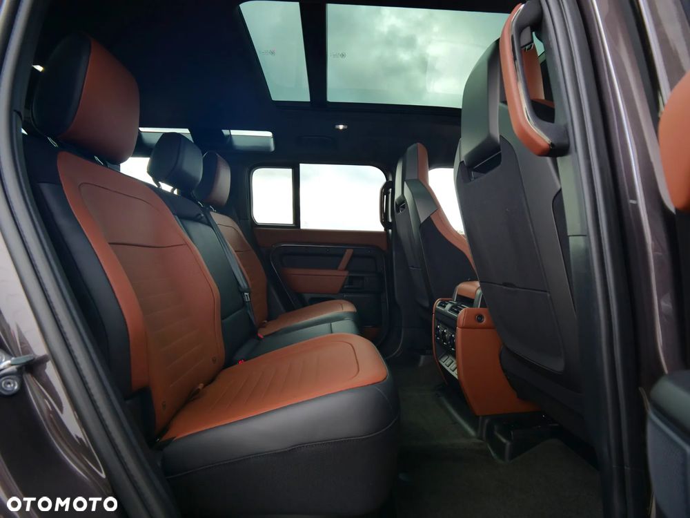 Land Rover Defender - 35