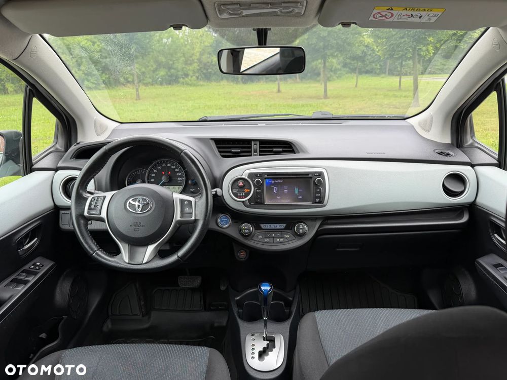 Toyota Yaris Hybrid 100 Premium - 27