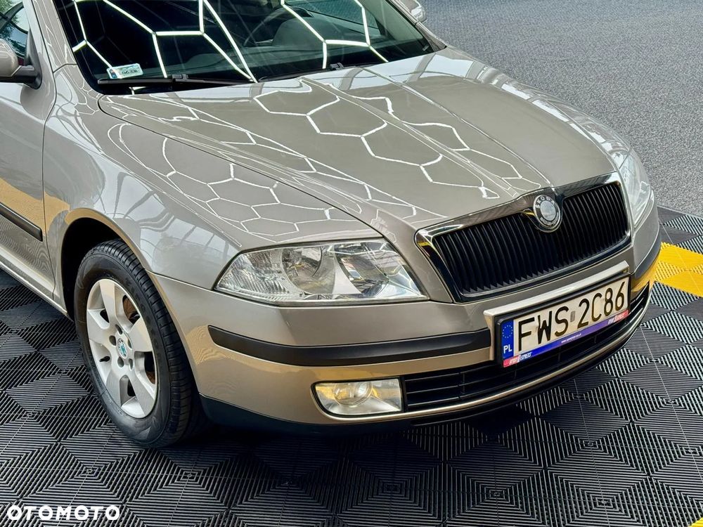 Skoda Octavia 1.6 Combi Ambiente - 10