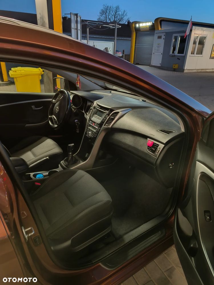 Hyundai i30 blue Kombi 1.6 CRDi Classic - 6