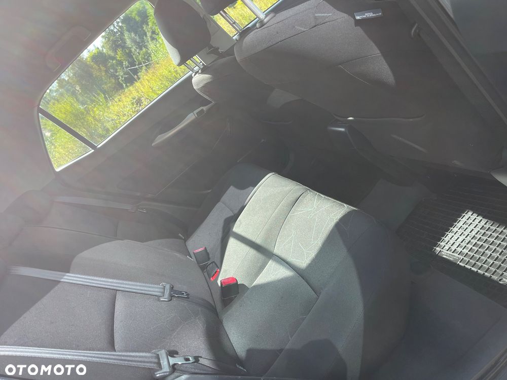 Toyota Auris 1.33 VVT-i - 12