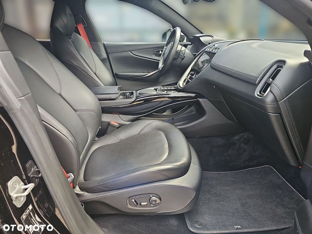 Aston Martin DBX - 20