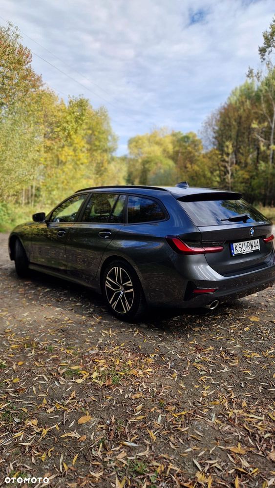 BMW Seria 3 2022 photo 4