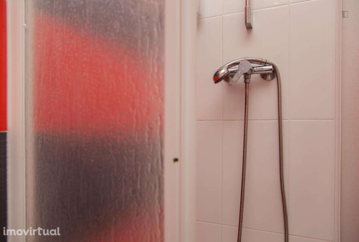 Quarto - localizado em Baixa Coimbra - Grande imagem: 2/35