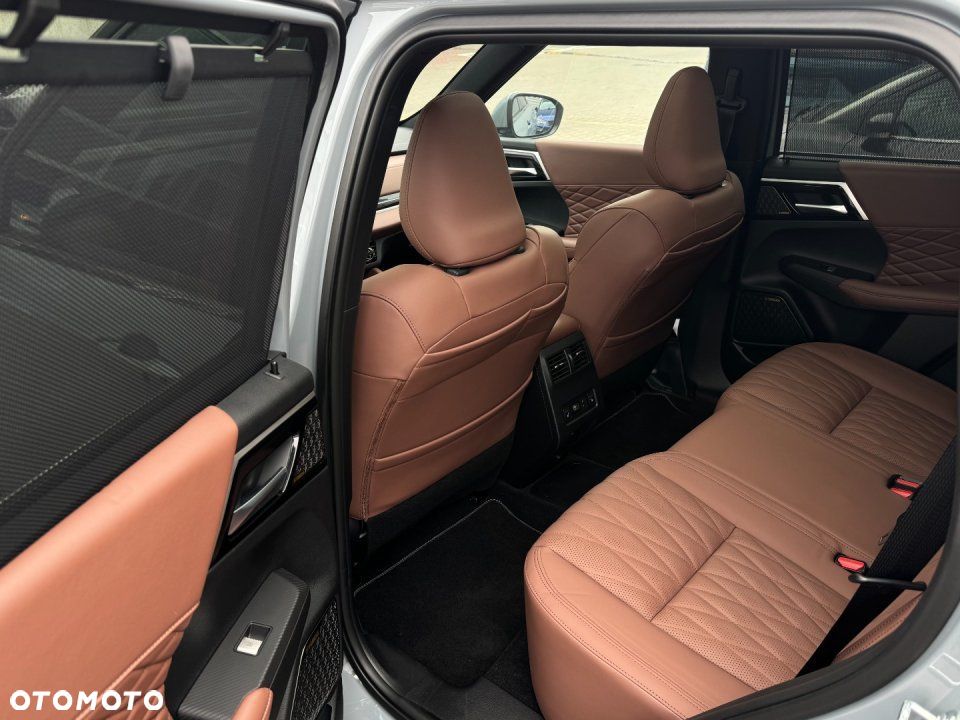 Mitsubishi Outlander - 10