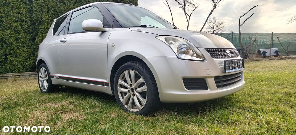 Suzuki Swift 1.3 Sunlight Edition - 1