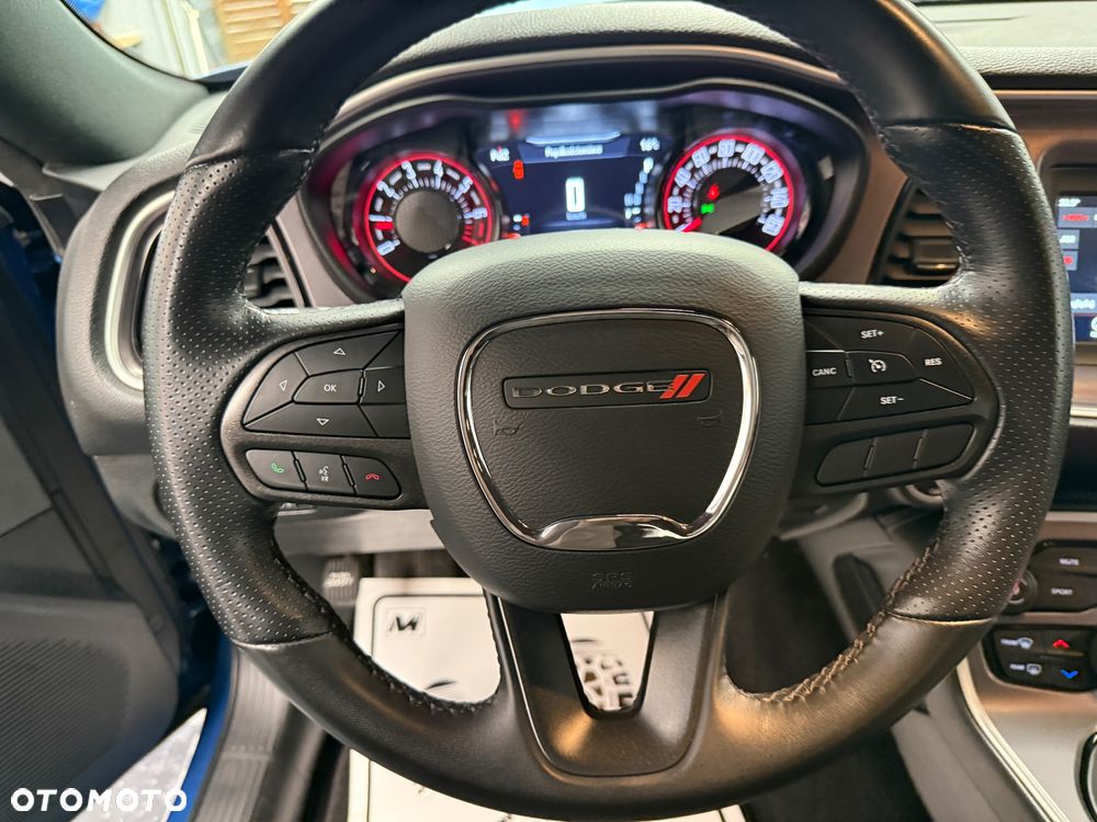Dodge Challenger - 16
