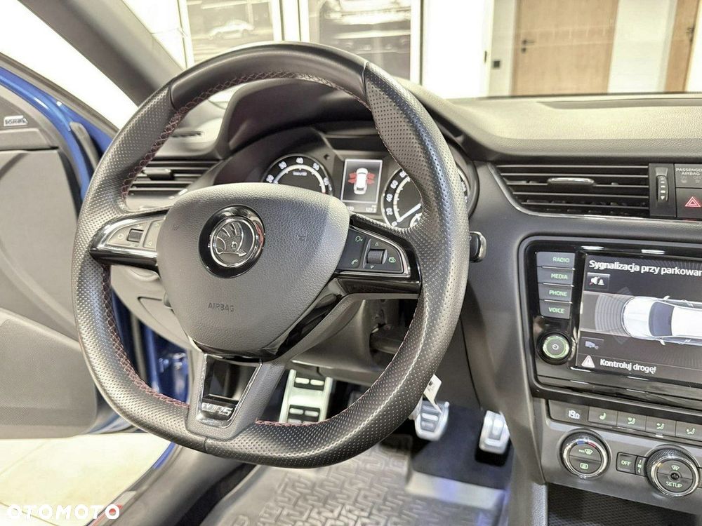 Skoda Octavia 2.0 TSI RS - 26