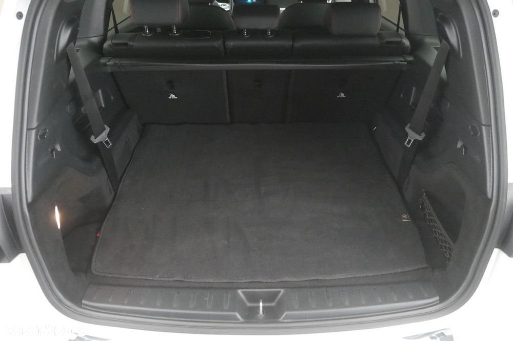 Mercedes-Benz GLB - 16
