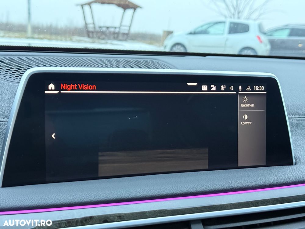 BMW Seria 7 730Ld xDrive MHEV - 12