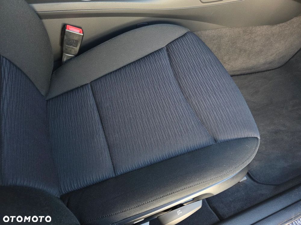 BMW X1 xDrive18d xLine - 17