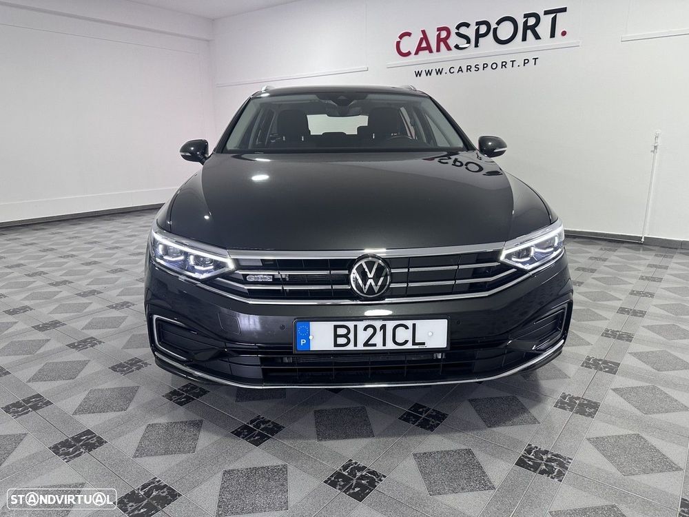VW Passat Variant - 5