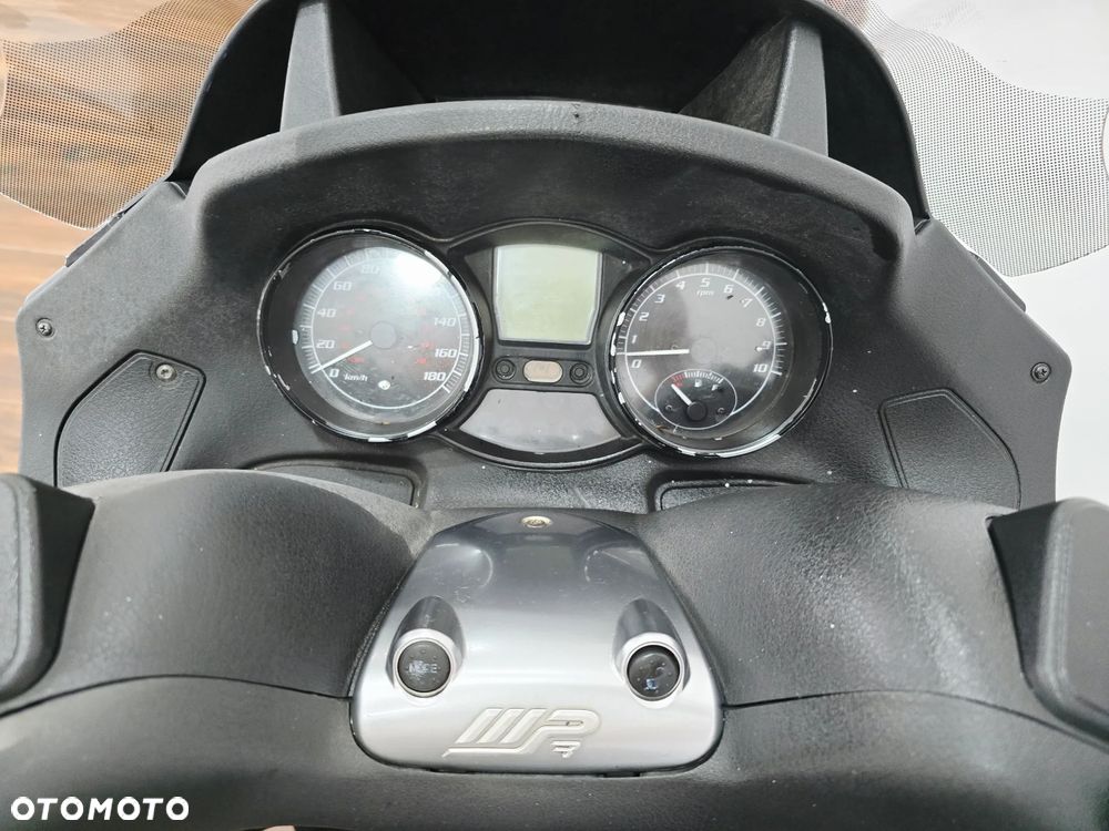 Piaggio MP-3 - 12