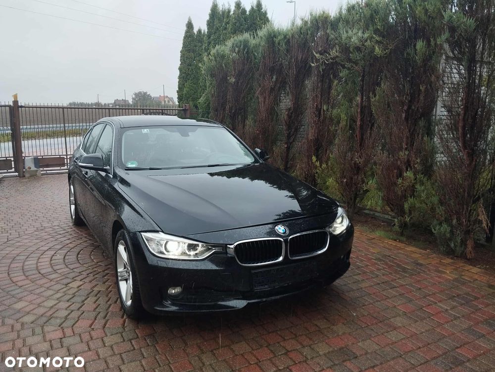 BMW Seria 3 318d Sport Line - 1