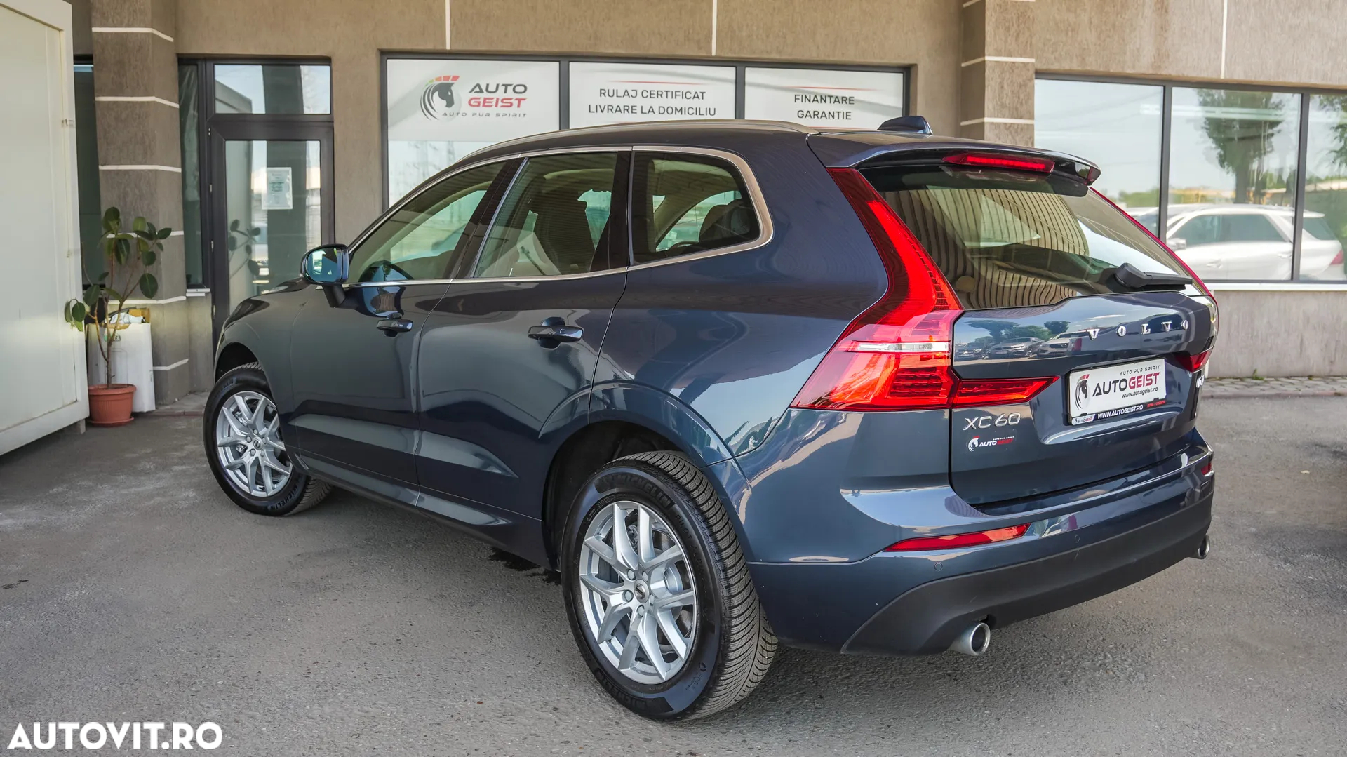 Volvo XC 60 D4 AWD Momentum - 32