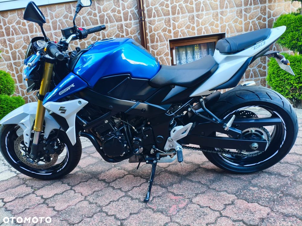 Suzuki GSR - 6