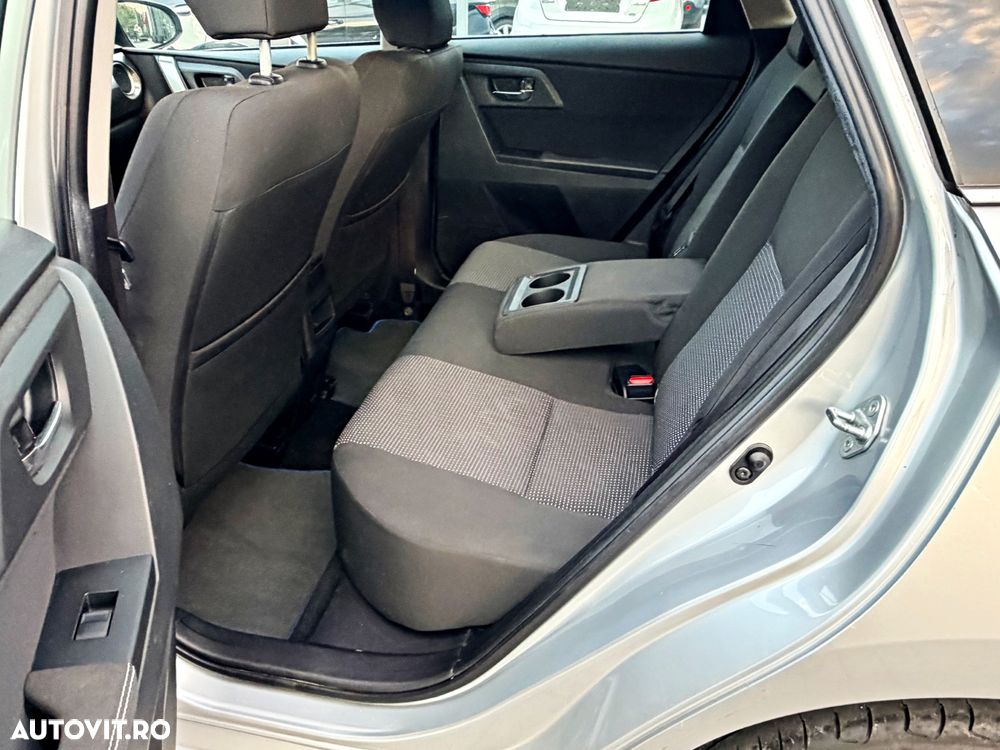 Toyota Auris 1.4 D-4D Unique - 14