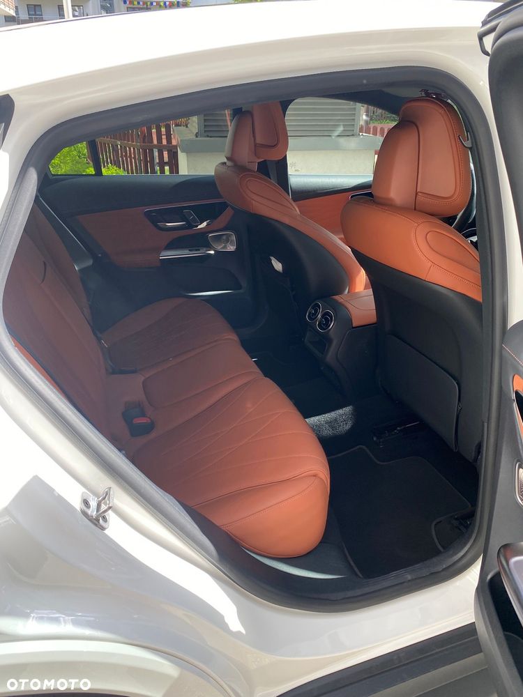 Mercedes-Benz GLC 300 4Matic 9G-TRONIC AMG Line Advanced - 11
