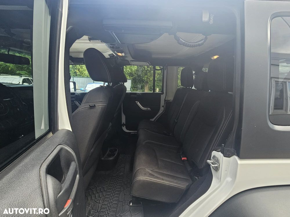 Jeep Wrangler 2.8 CRD AT Rubicon - 13
