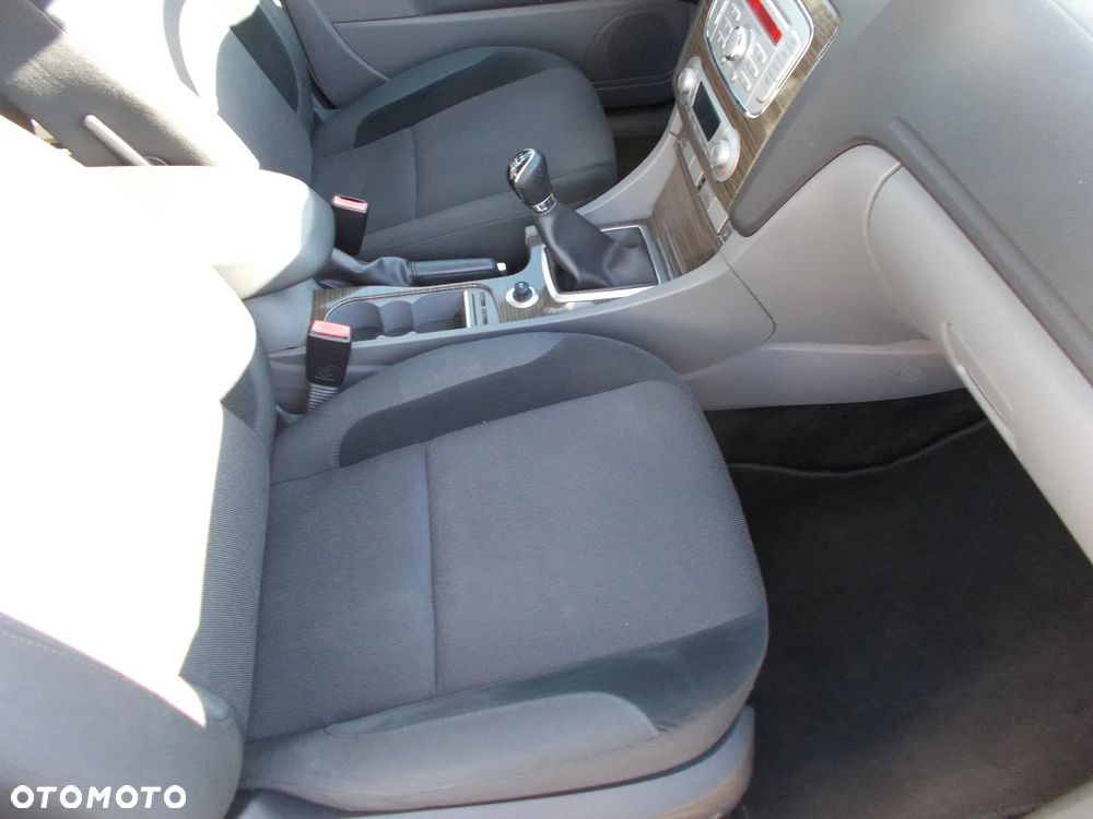 Ford Focus 1.8 Ghia - 12
