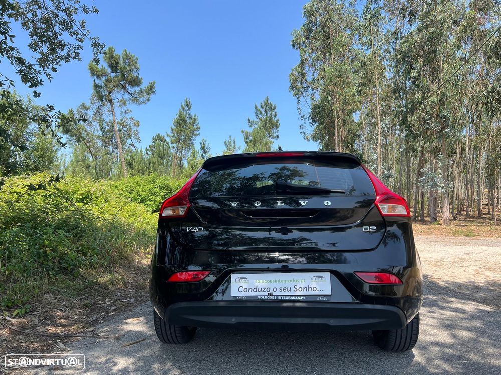 Volvo V40 2.0 D2 Momentum - 3