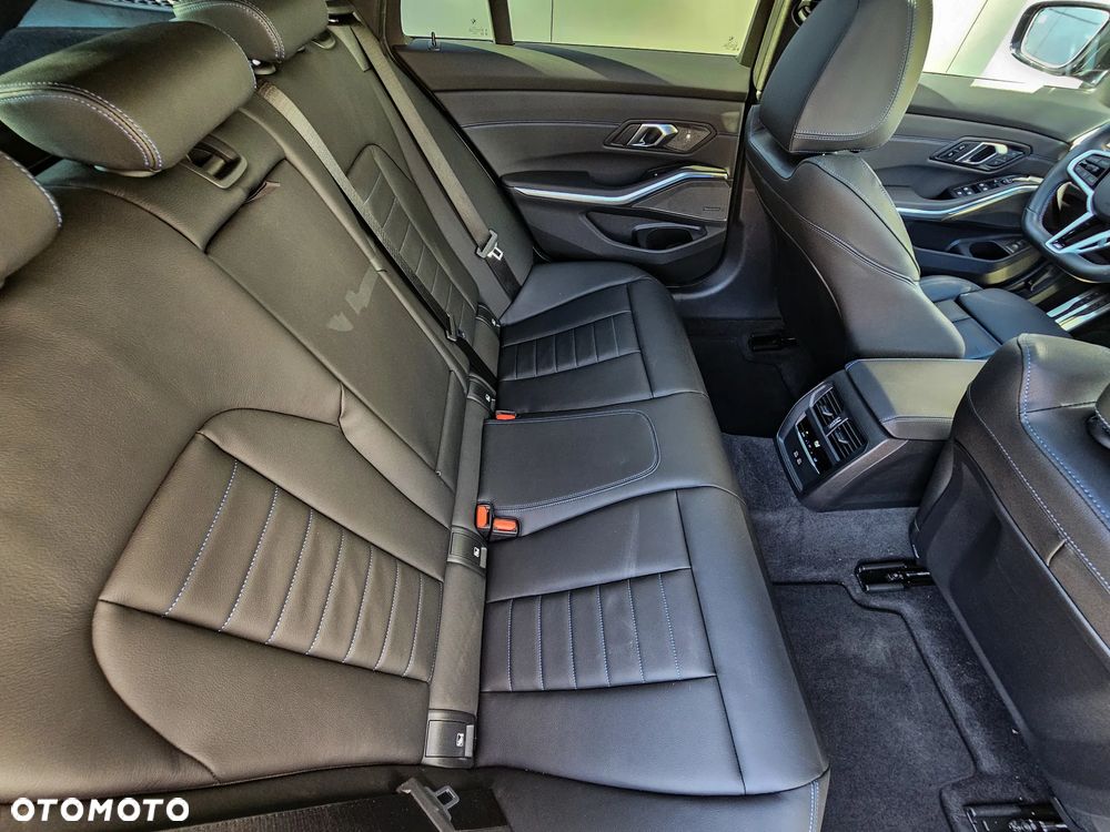 BMW Seria 3 M340d xDrive mHEV sport - 25