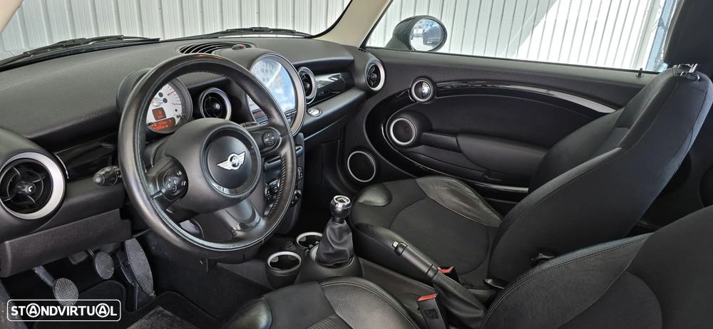 MINI 3 Portas Cooper D - 18