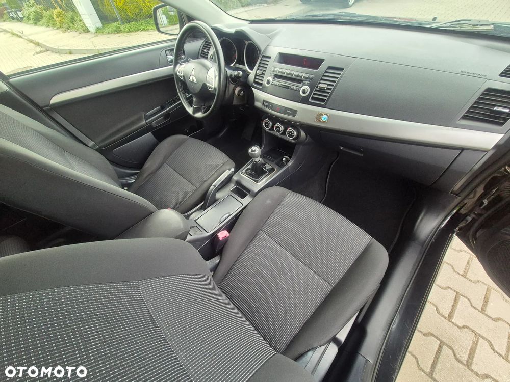 Mitsubishi Lancer 1.8 Intense - 24