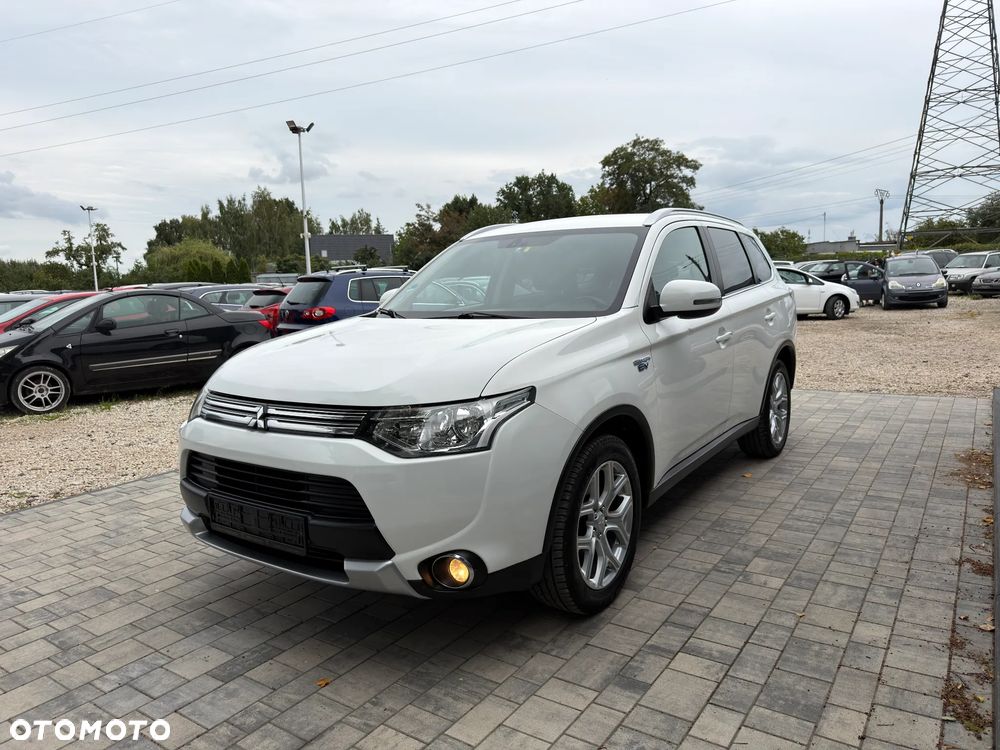 Mitsubishi Outlander Instyle NAVI + - 20
