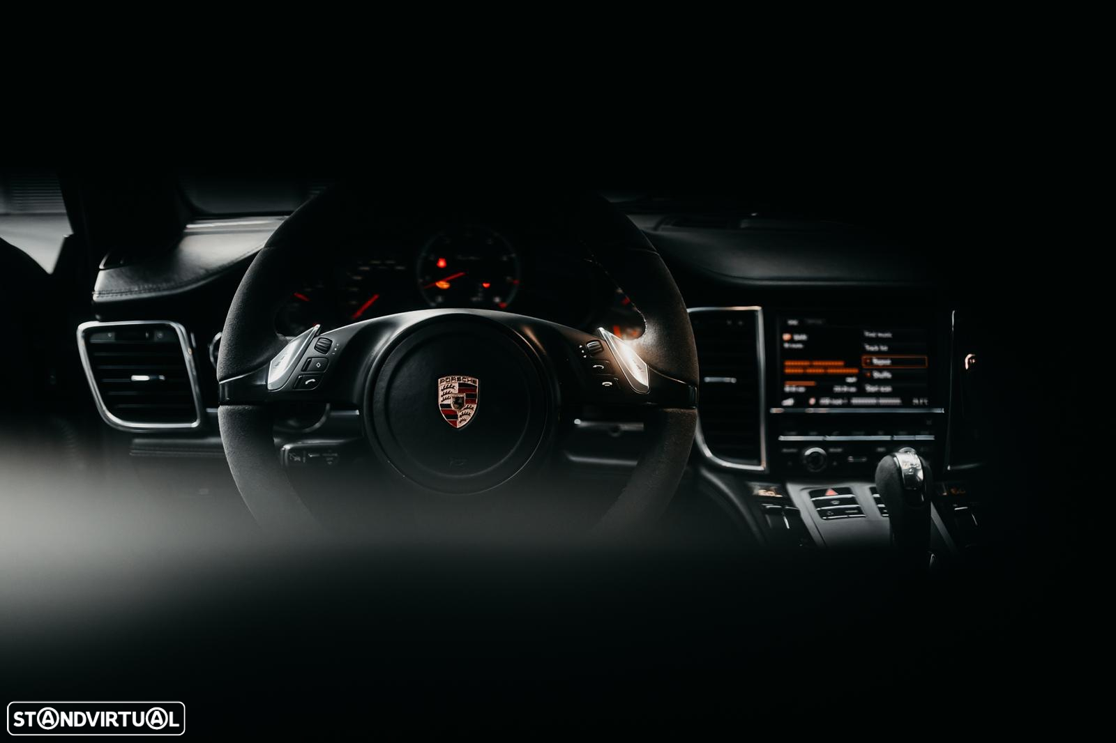 Porsche Panamera Turbo PDK - 24