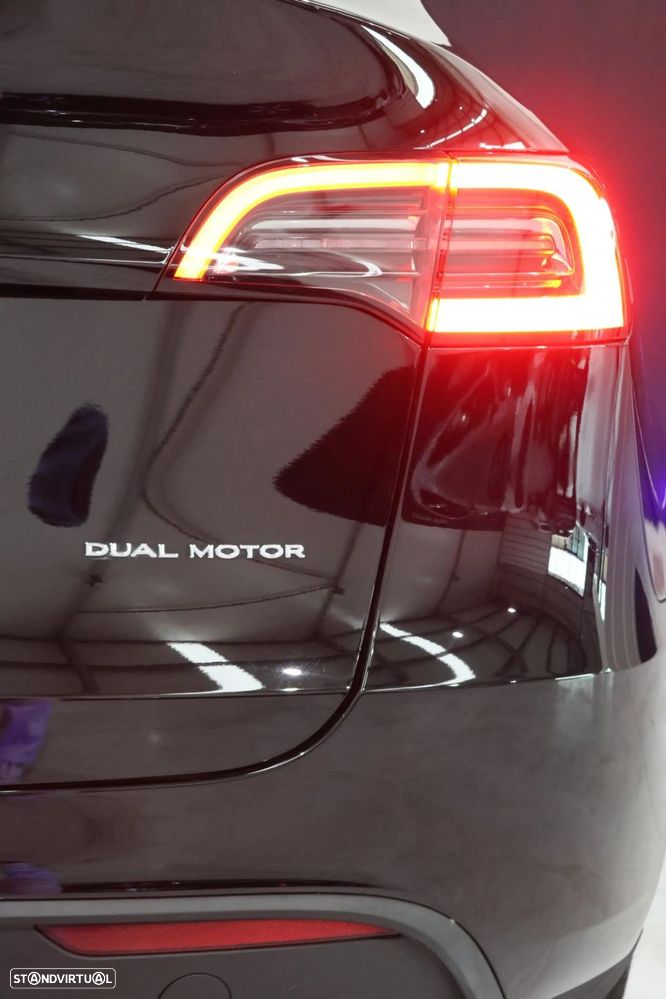 Tesla Model Y Long Range Dual Motor AWD - 31