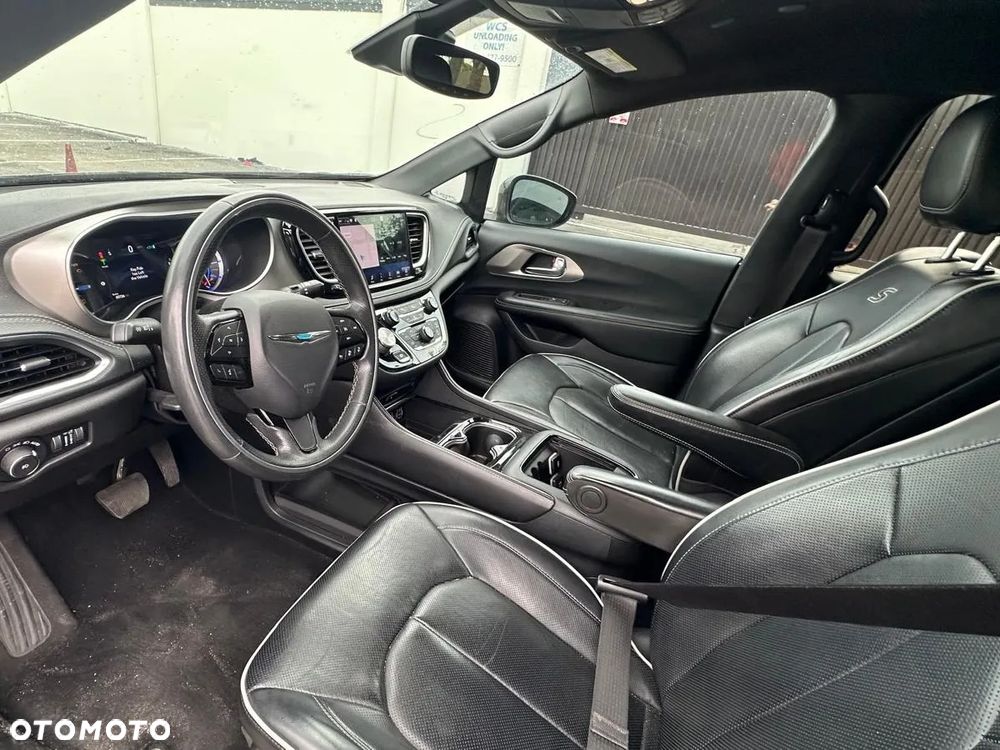 Chrysler Pacifica - 15