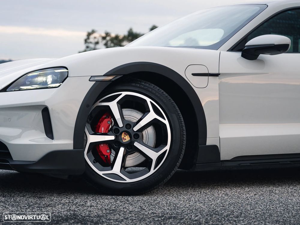 Porsche Taycan Cross Turismo 4S - 32