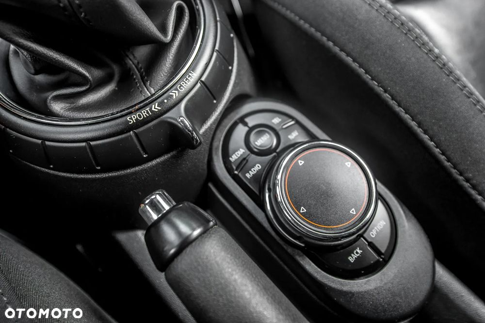 MINI Cooper Essential Trim - 29