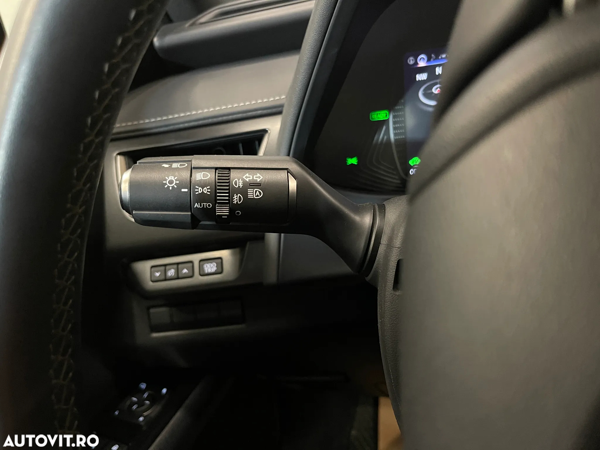 Lexus UX 250h 2.0L HEV 20H- (178 HP) 4X2 CVT Business - 23