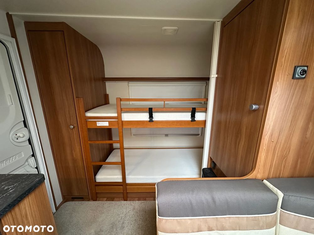 Dethleffs 550 NOMAD z przedsionkiem Isabella i łóżkami piętrowymi. - 12