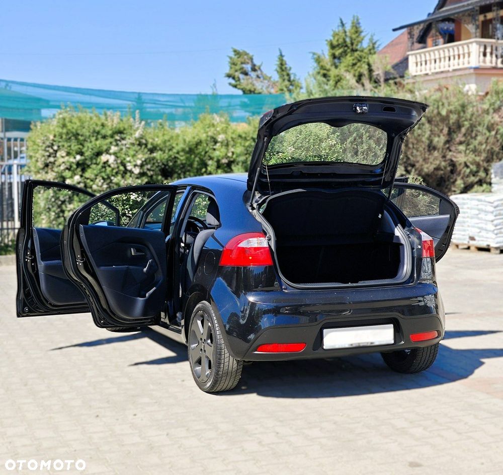 Kia Rio - 11