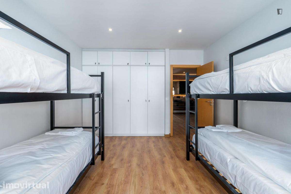 Cama - localizado em Santo Ildefonso Porto - Grande imagem: 3/24
