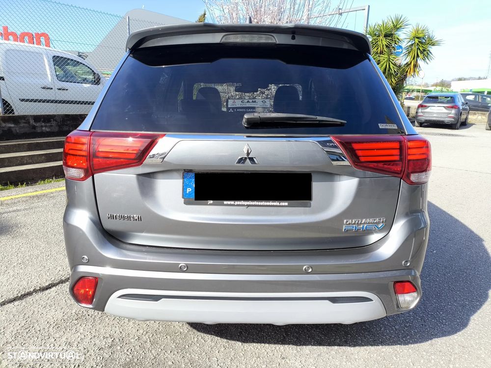 Mitsubishi Outlander - 4