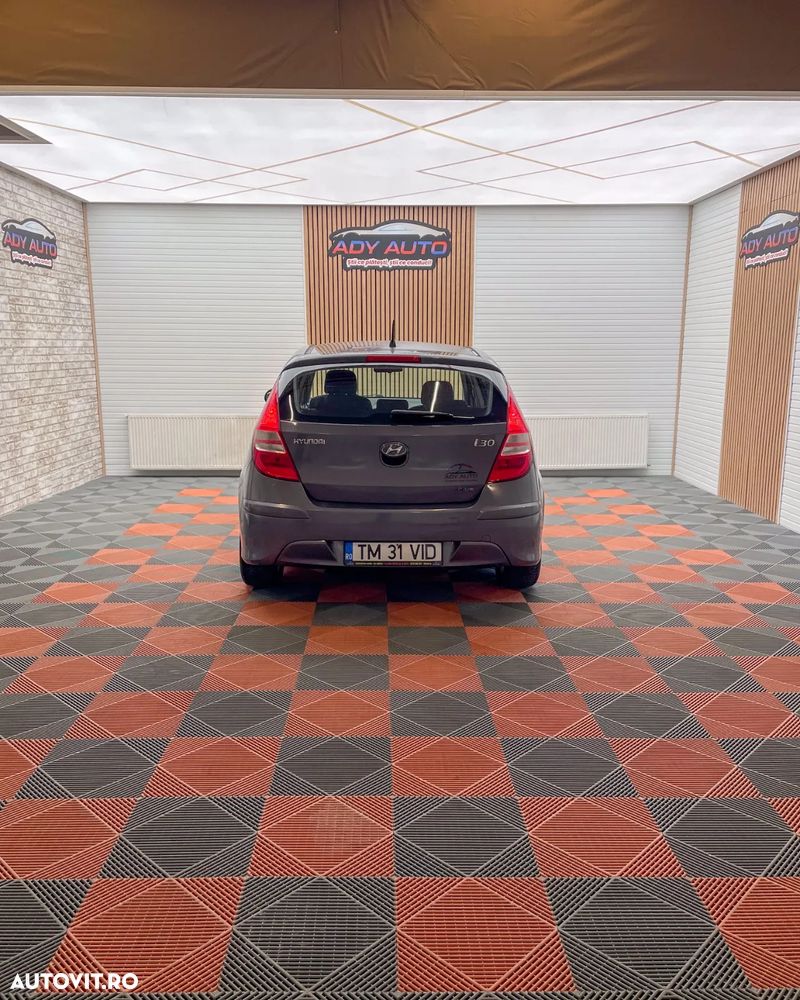 Hyundai i30 CW 1.6 CRDI GL Comfort - 14