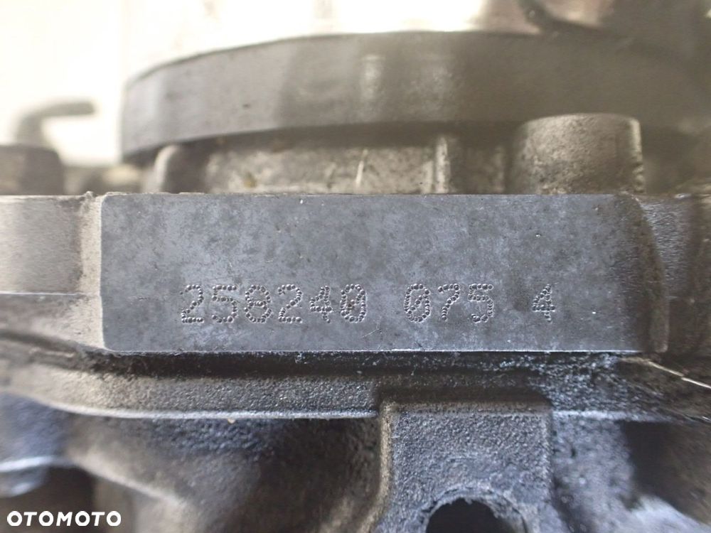 PRZEPUSTNICA Z PODSTAWĄ I EGR RENAULT LAGUNA 2.2 8200276591   -8200294794 - 6