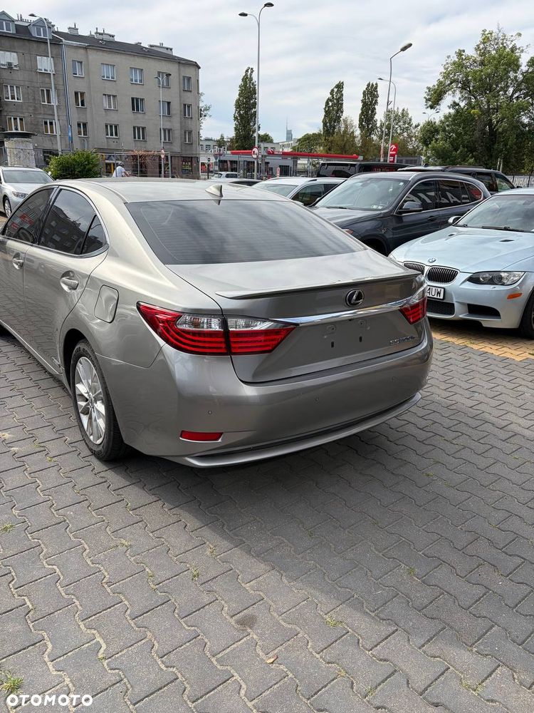 Lexus ES - 12